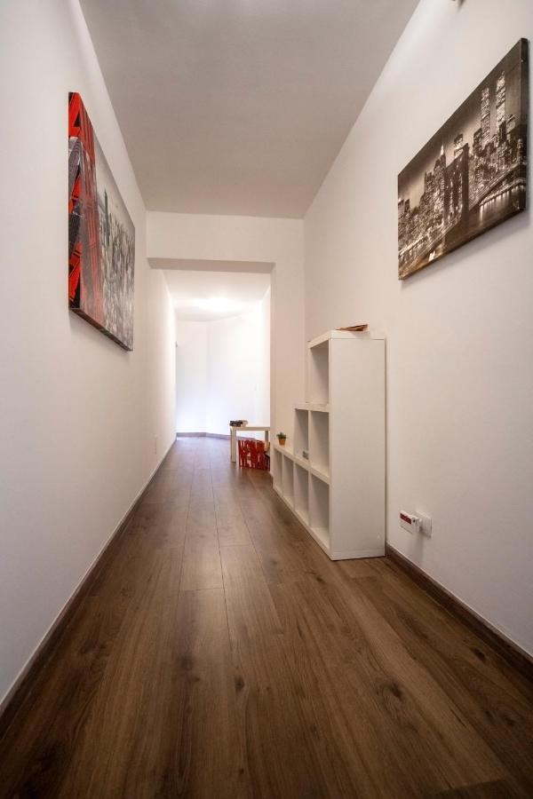 Rooms In Shared Apartment - City Center Catania Luaran gambar